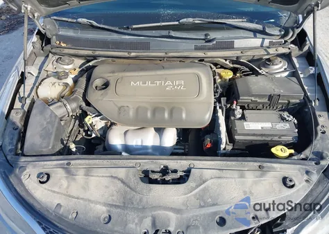 2015 Chrysler 200 Limited z USA, uszkodzony, nr VIN 1C3CCCAB9FN615197